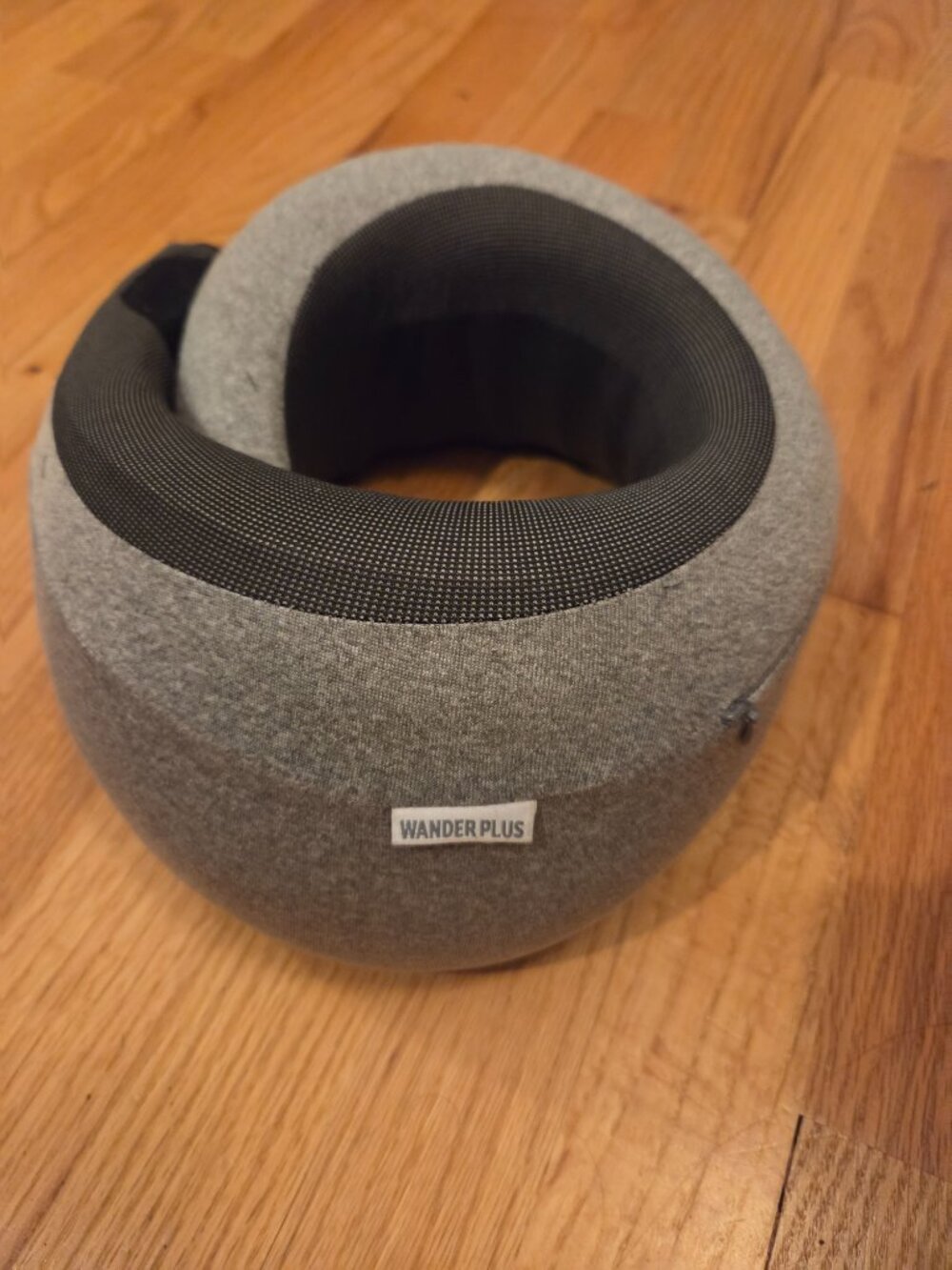 Wanger Plus travel pillow with carrying bag